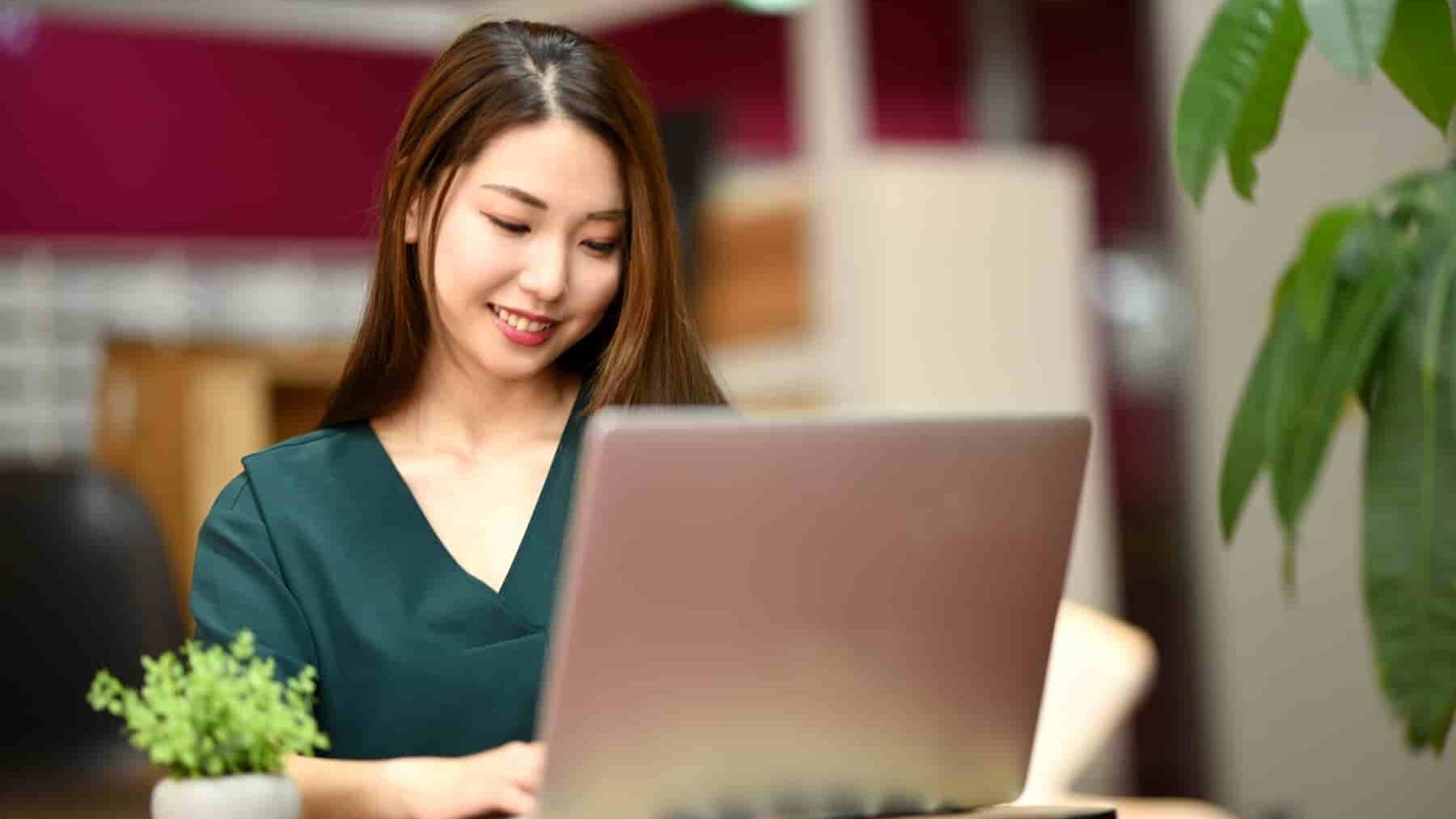 大学中退してても事務職になれる!内定獲得のコツも解説