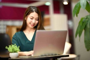 大学中退してても事務職になれる!内定獲得のコツも解説