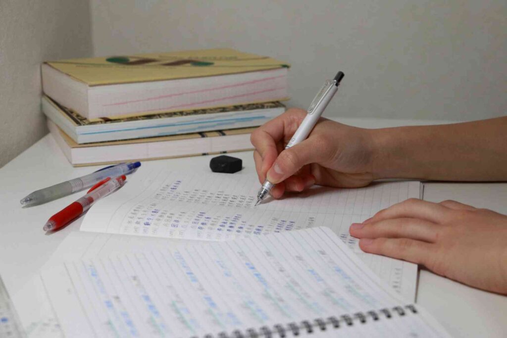 高卒で公務員 民間企業どちらが良い 知らないと損をする公務員の5大事実