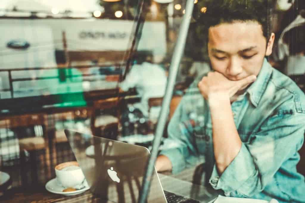 フリーターは本当に生活していけるの?正社員になったほうがいい?