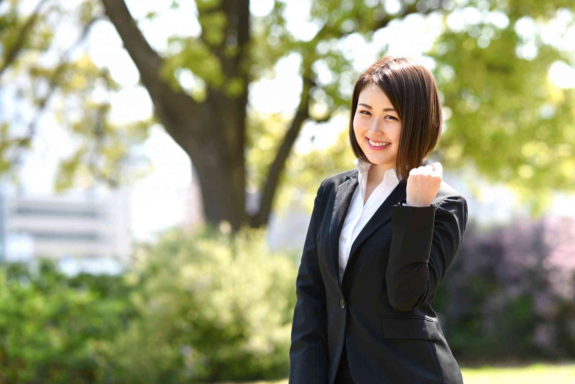 大学中退で公務員はおすすめ?-公務員と民間企業の違いと就職方法を解説-