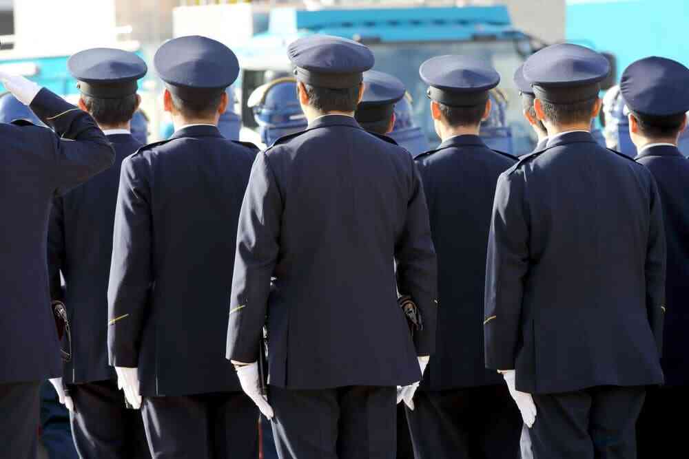 高卒で警察官になるのは馬鹿?-大卒警察官との違いを徹底解説-