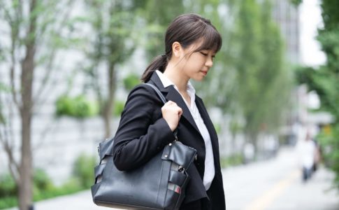 面接の到着時間は5~10分前がベスト！-就活生/求職者のよくある勘違いを解説-