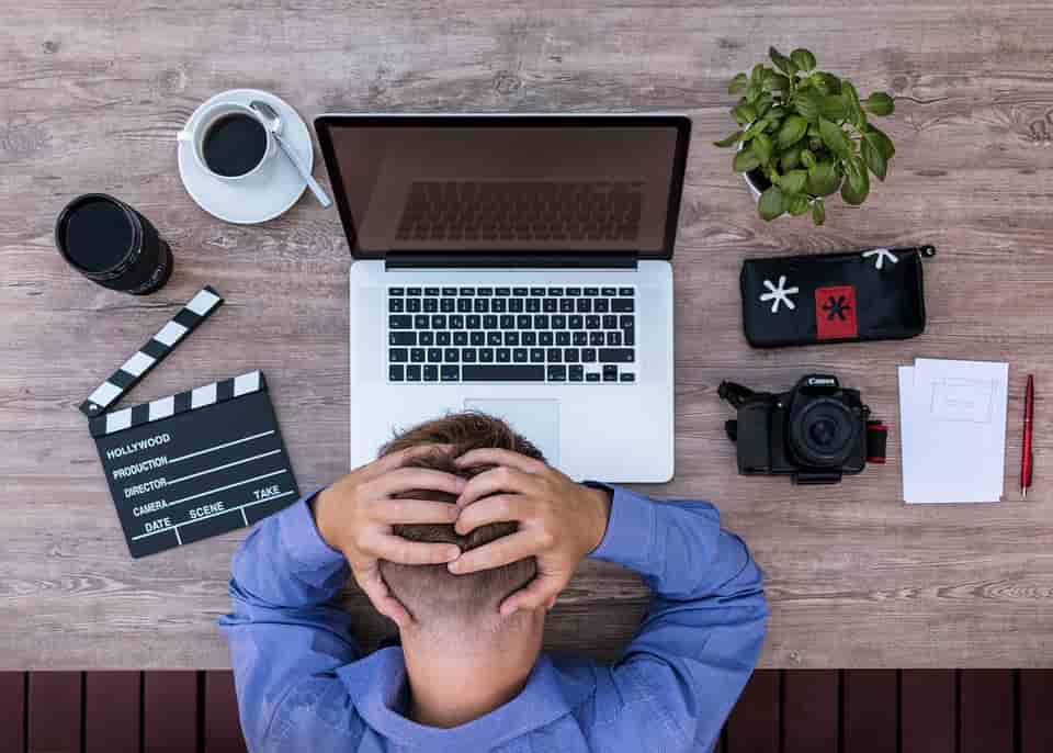 休日が少なくても違法ではない?時間外手当はもらっている?