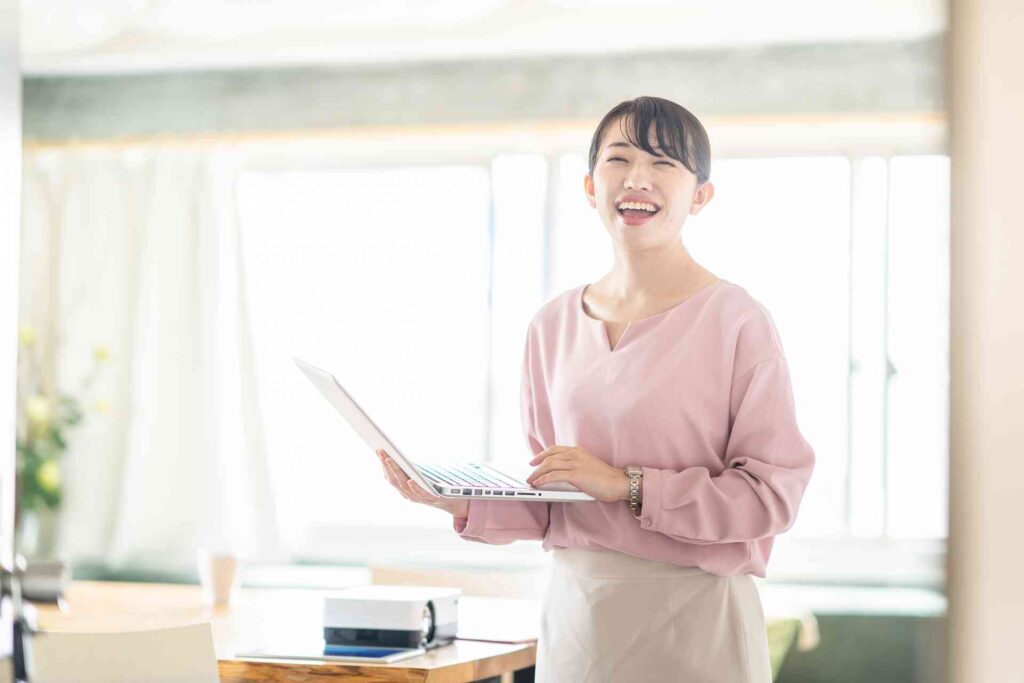 【女性編】楽で給料が高い仕事ランキング！就職のコツも解説