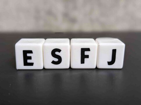 ESFJ(領事官)に向いてる仕事15選!性格から分かる適職一覧