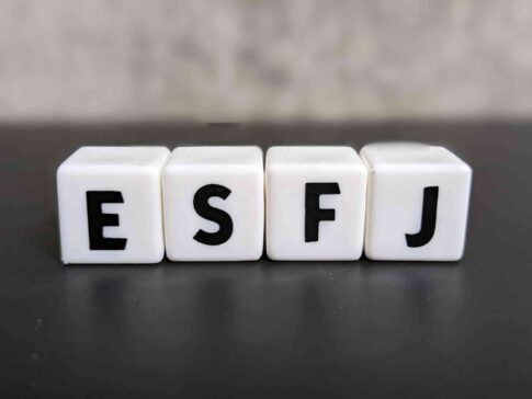 ESFJ(領事官)に向いてる仕事15選！性格から分かる適職一覧