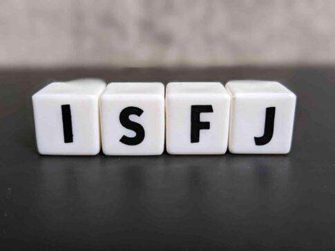 ISFJ(擁護者)に向いてる仕事15選!性格から分かる適職一覧