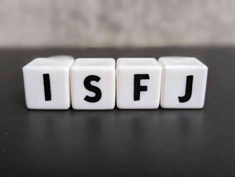 ISFJ（擁護者）に向いてる仕事15選！性格から分かる適職一覧