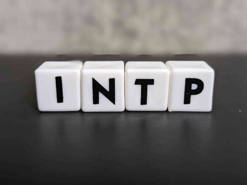 INTP（論理学者）に向いてる仕事15選！性格から分かる適職一覧