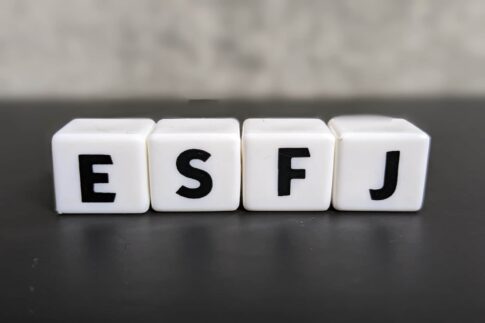 ESFJ（領事官）タイプとは？意味や特徴、よくある質問を解説！