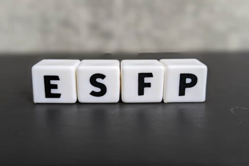 ESFP（エンターテイナー）タイプとは？意味や特徴、よくある質問を解説！