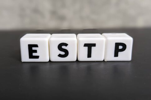 ESTP（起業家）タイプとは？意味や特徴、よくある質問を解説！