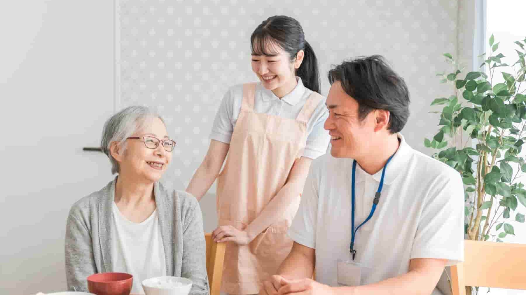 フリーターから介護職は可能！理由や就活方法と向いている人を解説