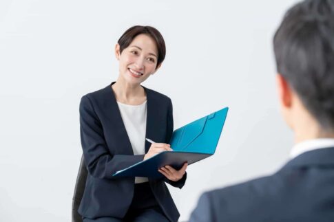 キャリアカウンセラーとは？資格の取得方法・就職先・平均年収も解説