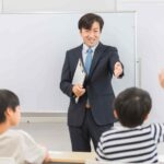 塾講師になるには?仕事内容や年収、就職が有利になる資格を解説