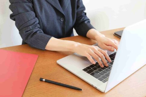 データ入力の仕事内容は?楽って本当?月収や在宅求人の探し方も解説