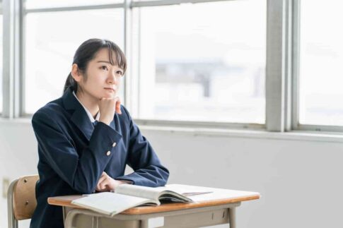 高卒の就活はいつから？在学中と卒業後のスケジュールや注意点を解説