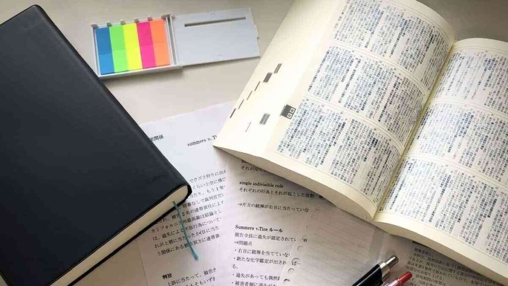 既卒で公務員は厳しい？民間企業への就職に切り替えるの方法も解説！