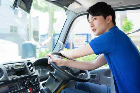 高卒でもドライバーの仕事は可能！具体的な仕事やメリットとデメリット