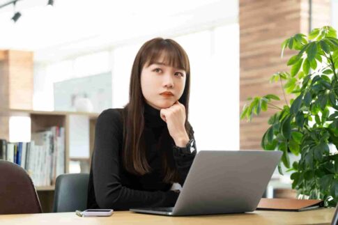 「会社倒産」で転職するのは不利？転職活動のタイミングや成功のコツを解説